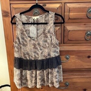 Hem & Thread Tan and Black Lace Blouse Size Large NEW